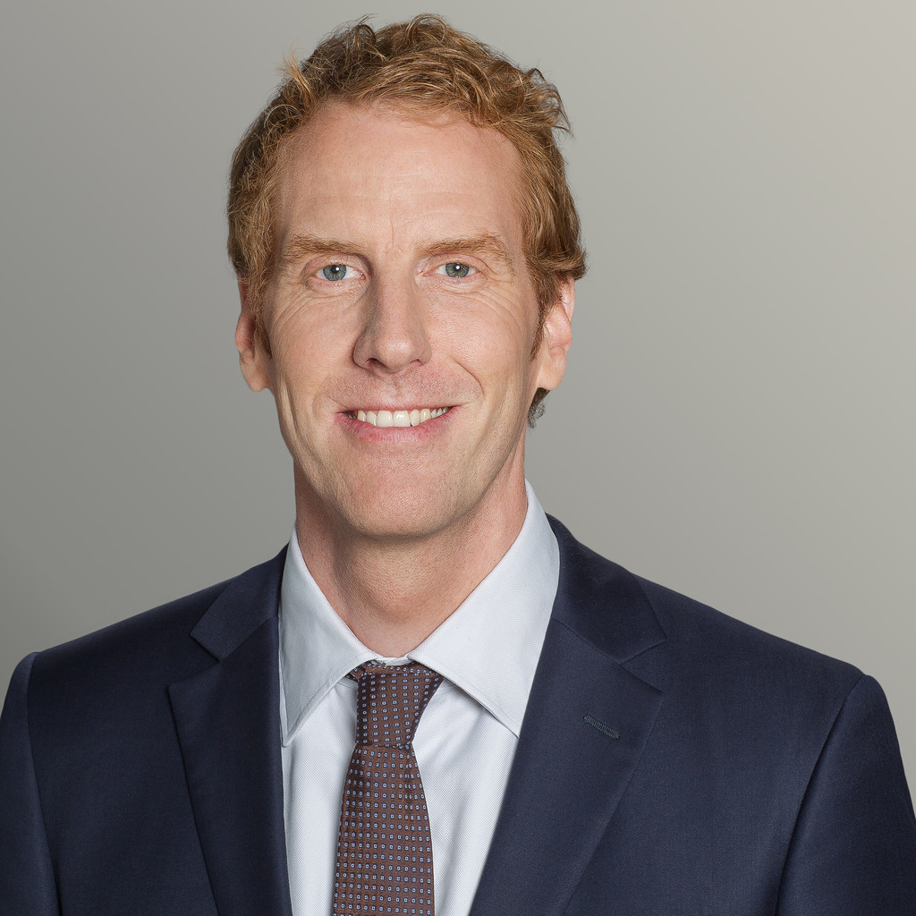 Peter Züst Director, Global External Communications Novartis XING