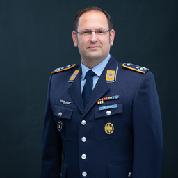 Dr. Julian-André Finke