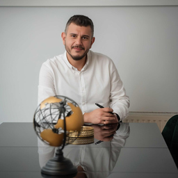 Murat Kar