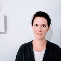 Julia DIPL. DES. Stotz Holstein 