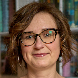 Frau Anja Huth-Sticklun