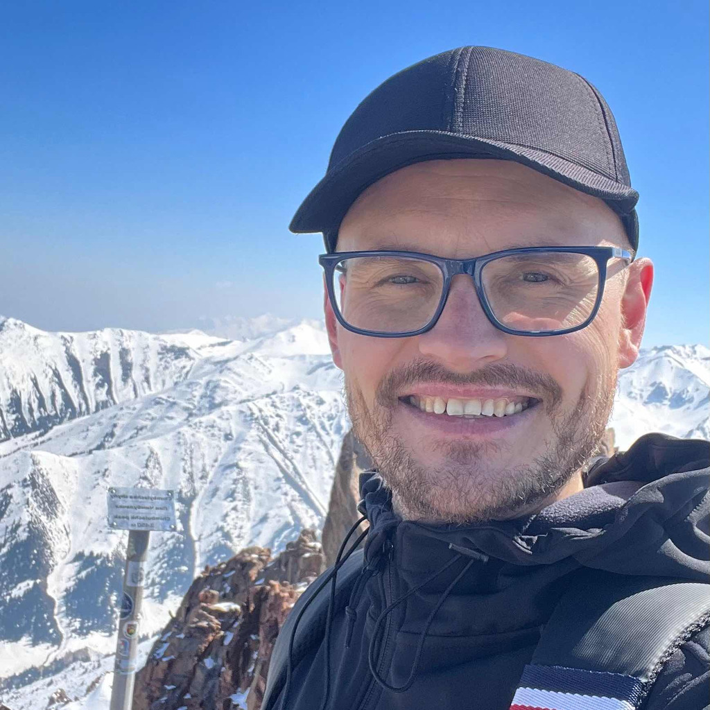 Anatolii Arzamastsev Chief Product Officer (CPO) GlimmerAI XING