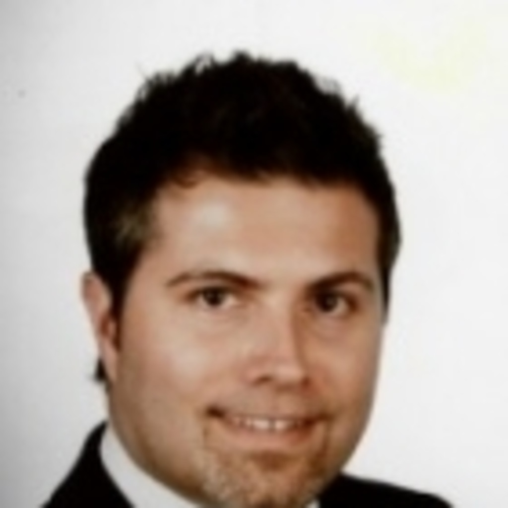 Roberto Gianfranceschi Relationship Manager, Private Banking & Wealth