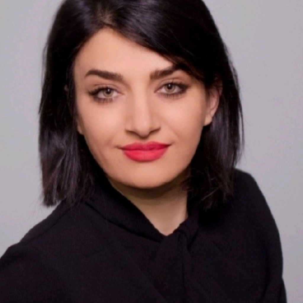 Akra Khoshvaght Pir Filmproduzentin & Kultur Managerin pir&pir