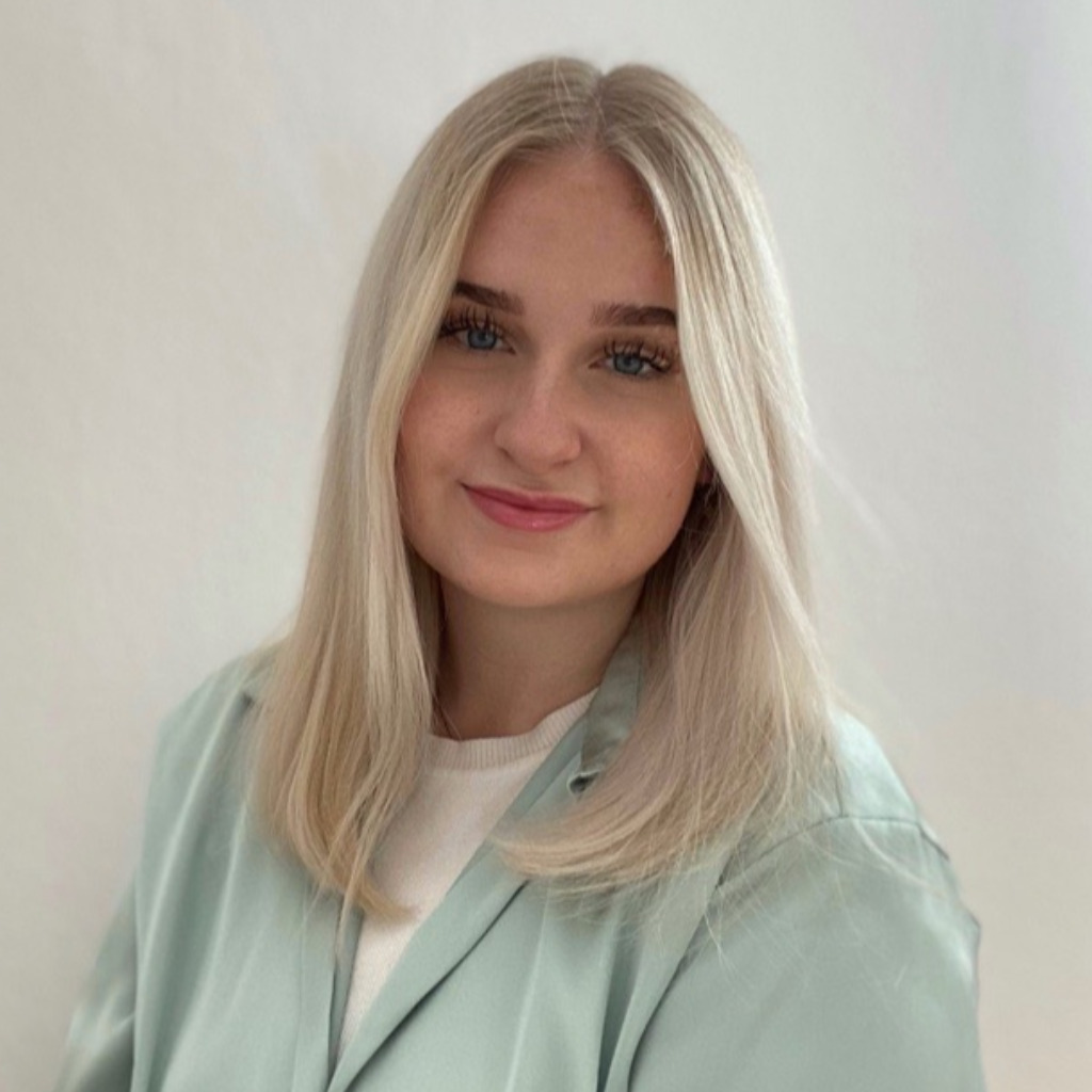 Julia Braun Werkstudentin CMLC GmbH, camel active XING