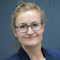 Dr. Bettina Fink
