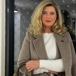 Lady Elfi Princess odu dua of Benin Singer