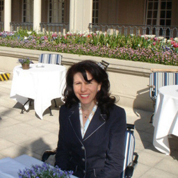 Dr. Maria-Helena Alvarez-Herdegen