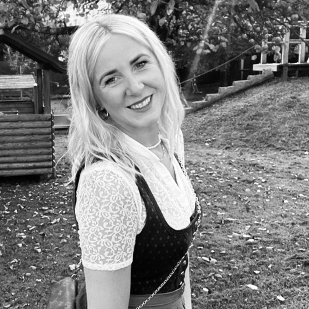 elisabeth-egle-msc-senior-public-relations-specialist-palfinger
