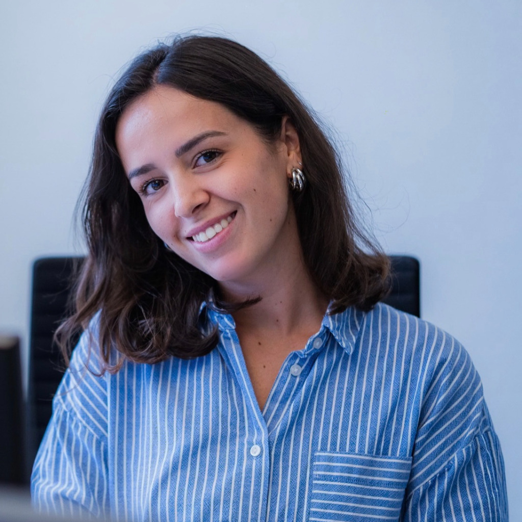 Vivian Vanessa Pflüger Operations Manager Schlenotronic