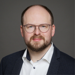 Dr. Dominik Ixert