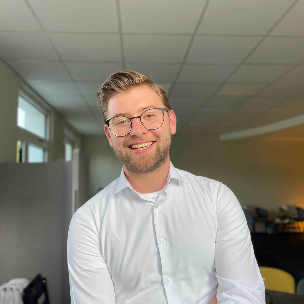 Frederik Varga Vermögensberater Deutsche Vermögensberatung XING