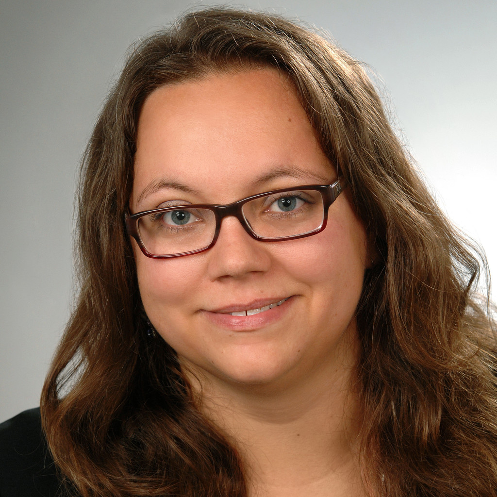 Dr. Manuela Hübel Freelance Clinical Research Associate Freelance