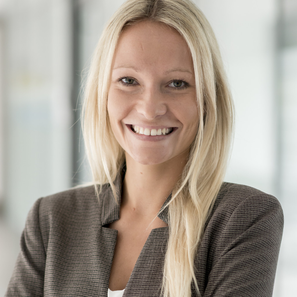 Dr. Nicole Heß Assistant Professor of Marketing University of South